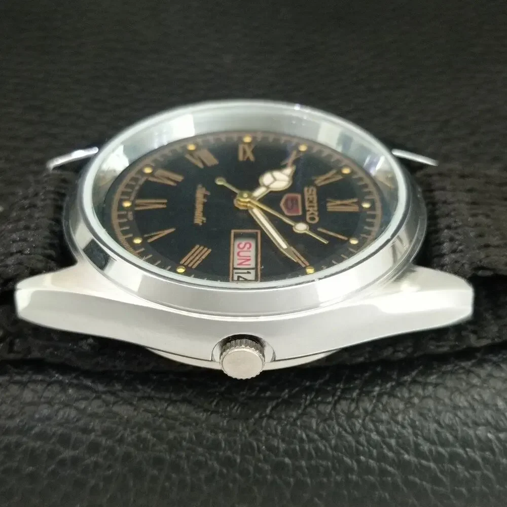 Vintage 1976 Seiko Automatic Mens Silver Watch W/daydate & Black accents